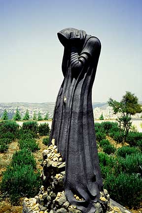 The Silent Cry, statue at Yad Vasham
